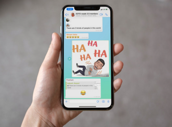 Make use of Facebook Avatar on WhatsApp App